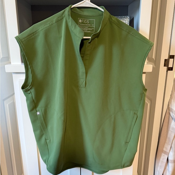 Figs fern scrubs. Medium Rafaela top and large kade pants. - Picture 1 of 2